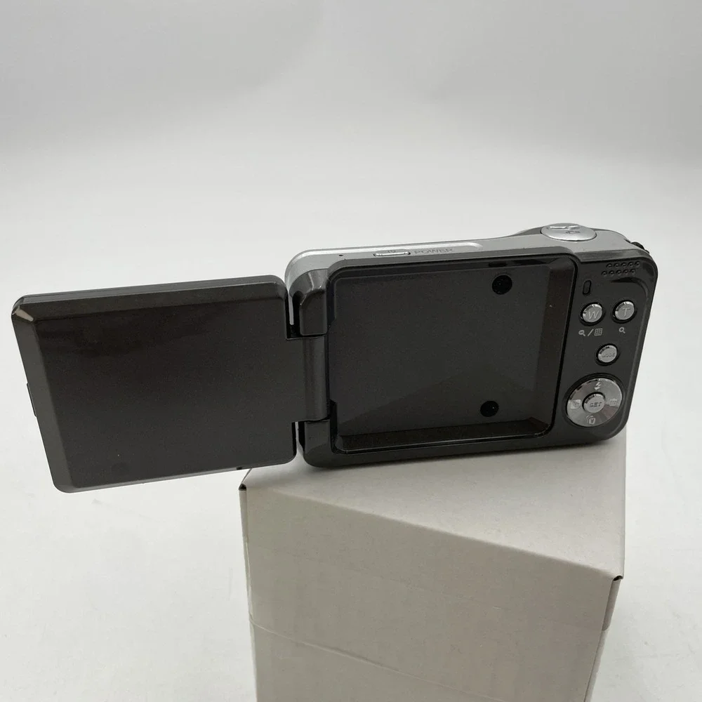 Vivitar Vivicam T027 Digital Camera 12.1MP X4 Digital Zoom Gray - Tested Working